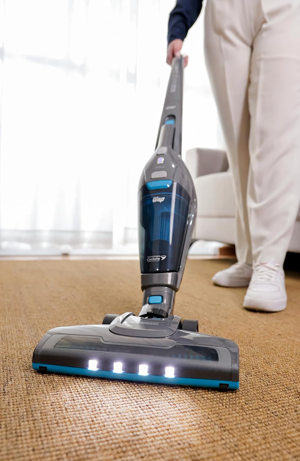 Aspirador Vertical com Tecnologia Cyclone e Bocal 180 Graus